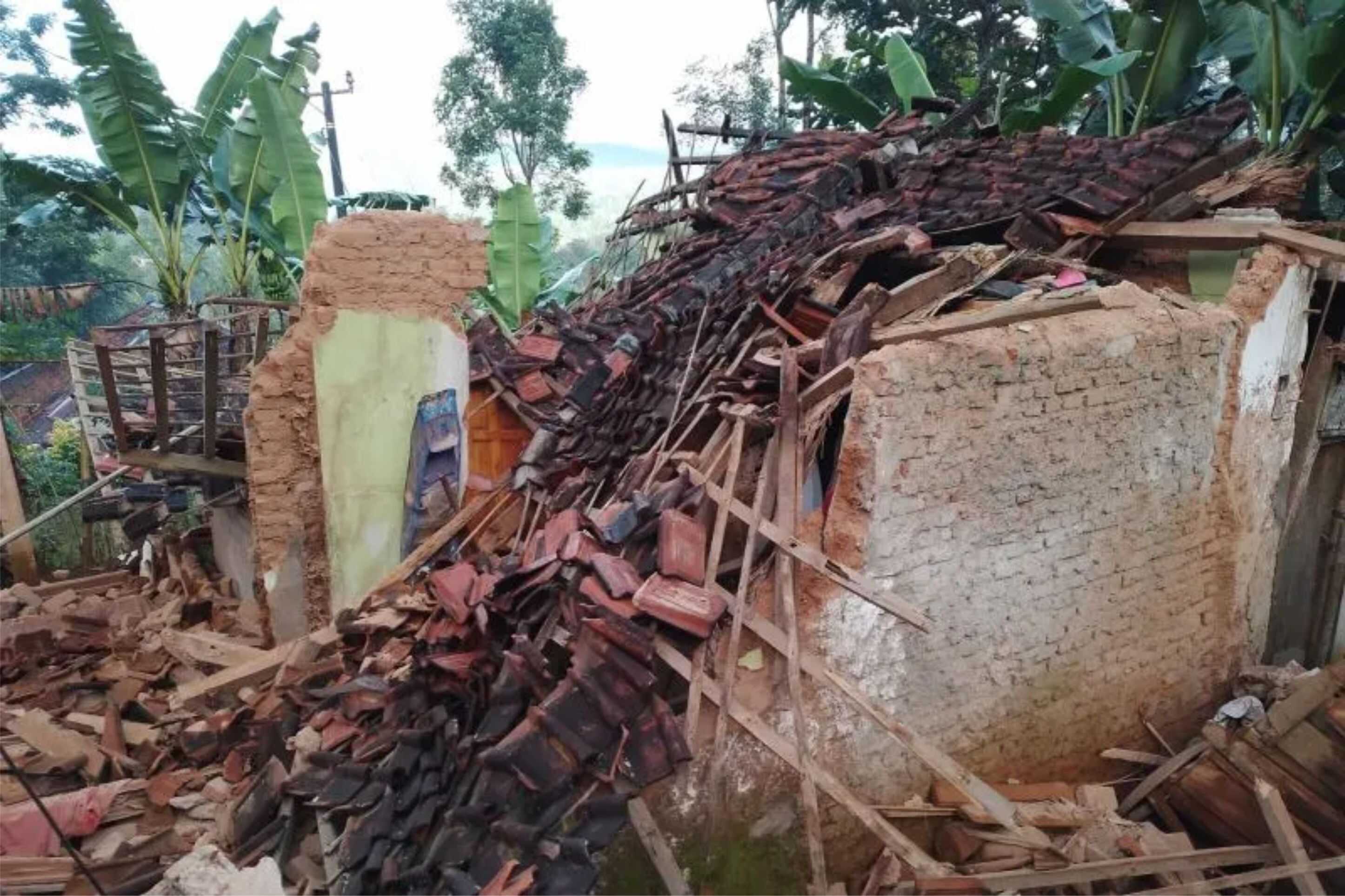 Rumah Warga di Cisompet Ambruk Diguncang Gempa, BPBD Garut Siapkan Bantuan